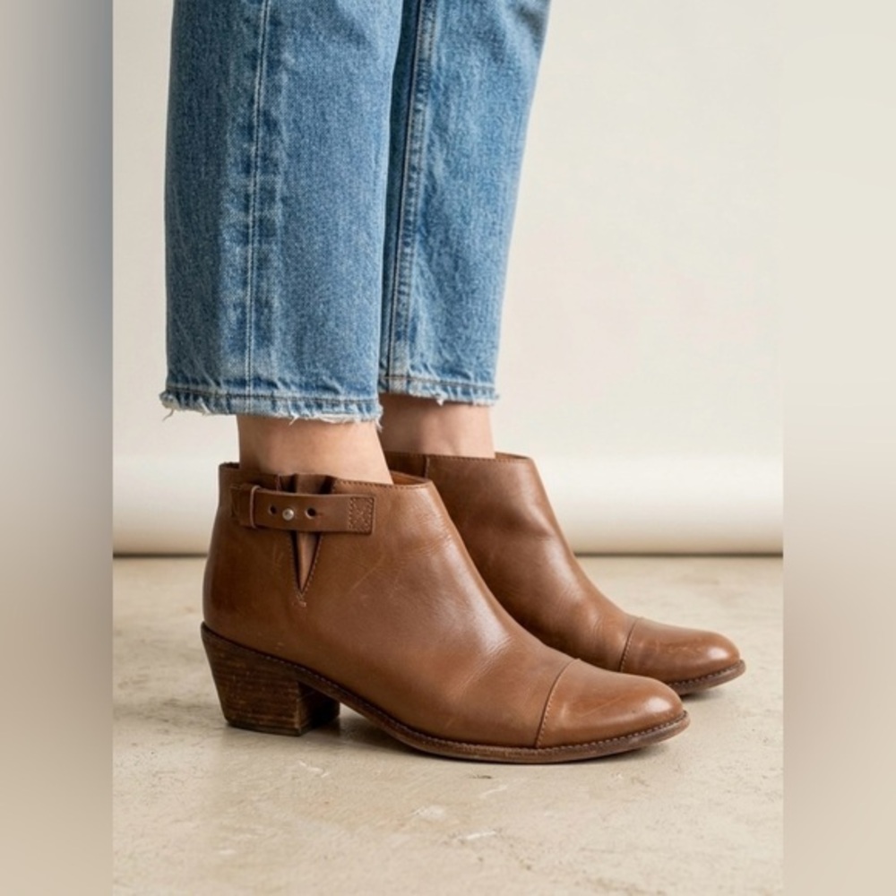 MADEWELL The Dakota Cut Off Cap Toe Leather Bootie in Cognac Tan B8034